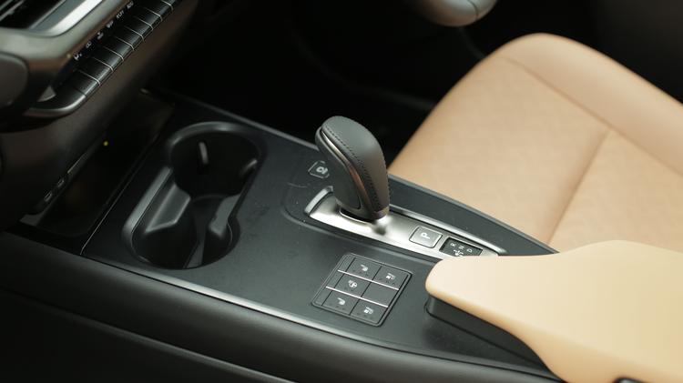 LEXUS UX ELECTRIC HATCHBACK 300e 150kW 72.8 kWh Urban 5dr E-CVT